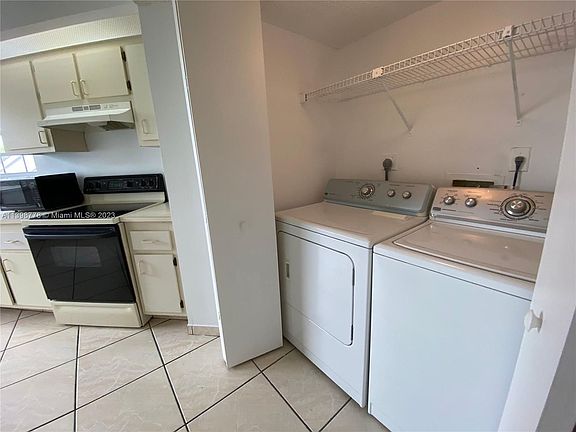 5th image of 2510 SE 20th Pl #205-A