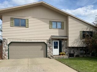 2106 17th Ct W, Williston, ND 58801