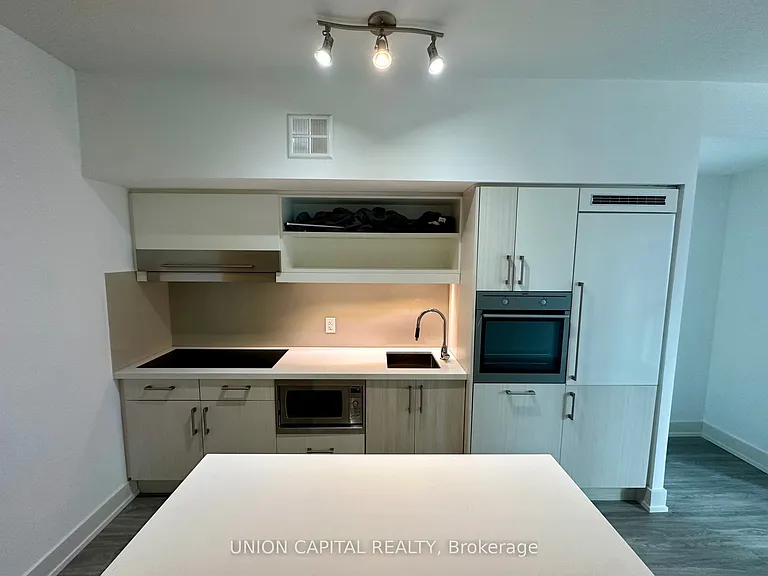 39 Sherbourne St #501 — Photo 2