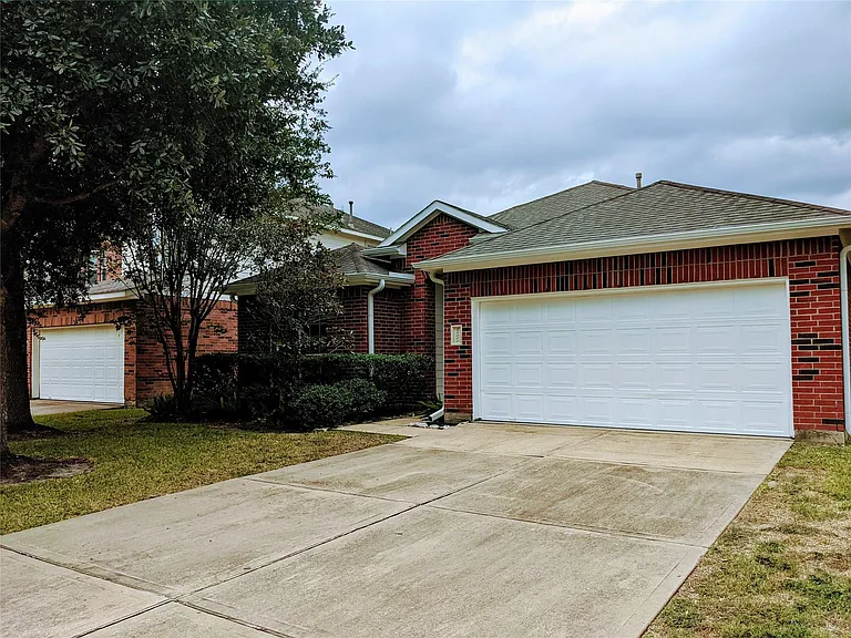 25211 Sierra Woods Ln — Photo 2