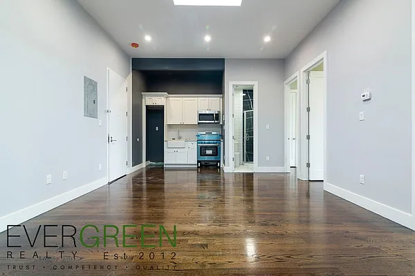 Rented by Evergreen Apartments BK | media 2