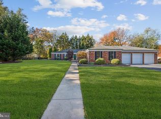 1416 Georgian Dr, Moorestown, NJ