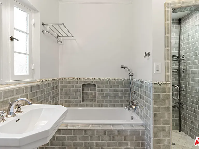 6065 Scenic Ave — Photo 11