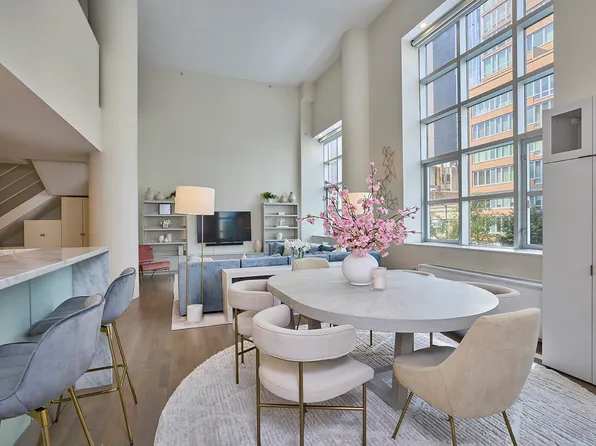 310 East 53rd Street 2/3D image 2 of 14