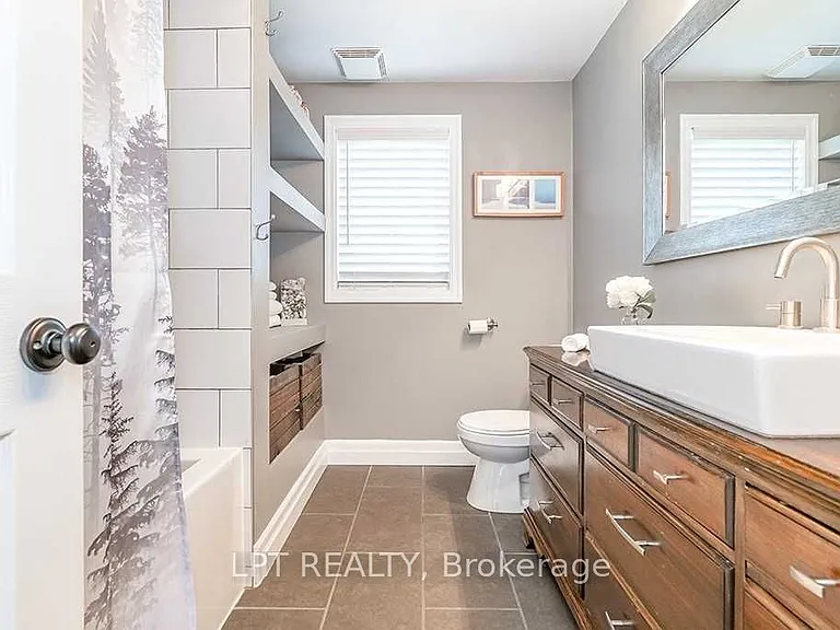 35 Clute Cres — Photo 11