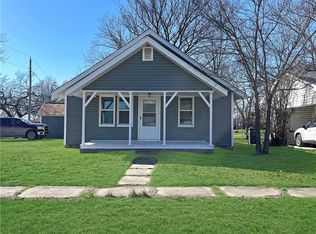 716 S Huston Ave, Altamont, KS 67330