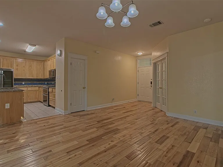 610 Palo Alto Ln — Photo 7