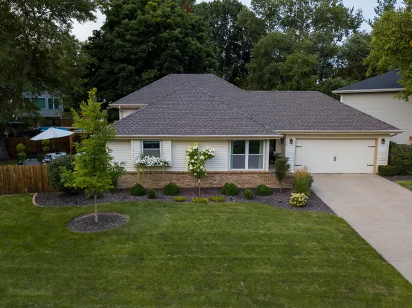 525 45th St, West Des Moines, IA 50265