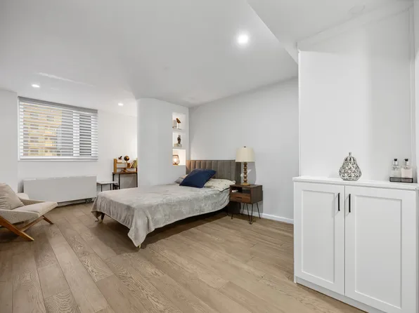 133-38 Sanford Avenue image 13 of 21