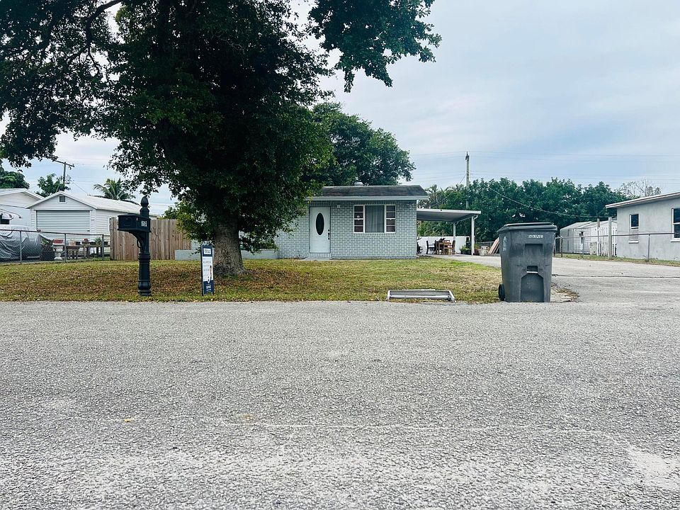 1st image of 1605 Plantation Drive