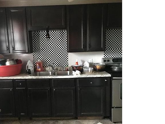 3rd image of 220 Iroquois Ave