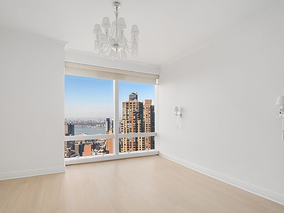 4th image of 25 Columbus Cir #56F
