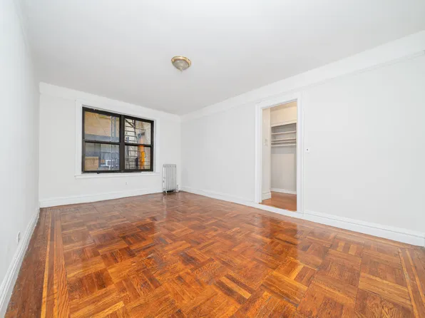 56 Bennett Avenue image 1 of 9