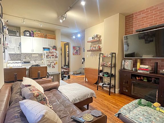 3rd image of 210 W 16th St APT 1G