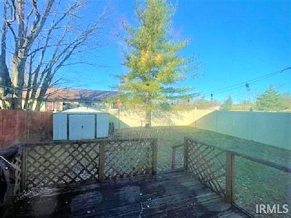 4th image of 400/402 S Village Ct