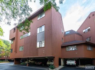 464 Dunlin Plz, Secaucus, NJ 07094