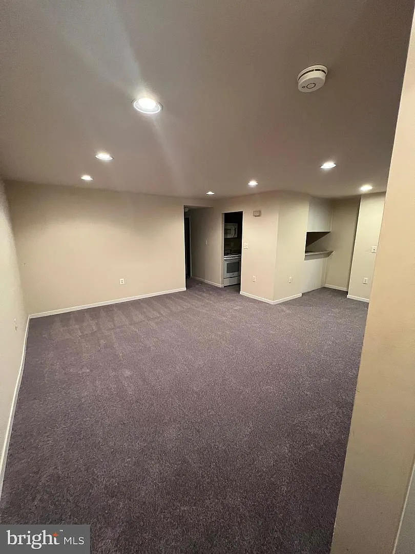 2 bed, 975 sqft, $2,000 — Photo 3