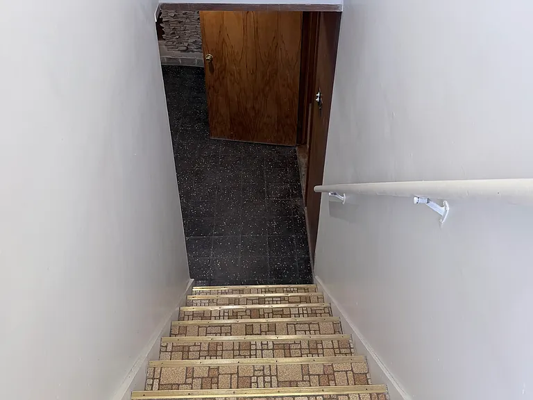 16101 Salem St — Photo 14