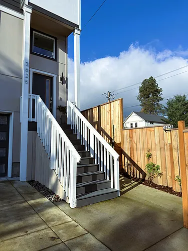 3625 NE 8th Ave #B Photo 1