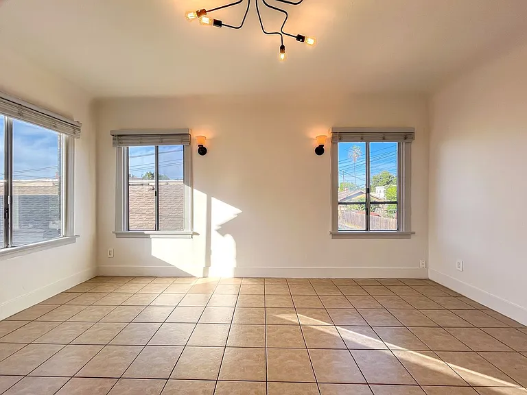 2364 Lime Ave — Photo 8