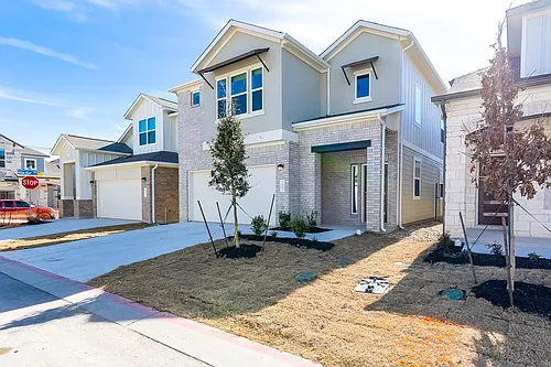 1005 Legend Milton Ln Photo 1