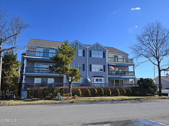 2nd image of 77 Bay Point Harbour