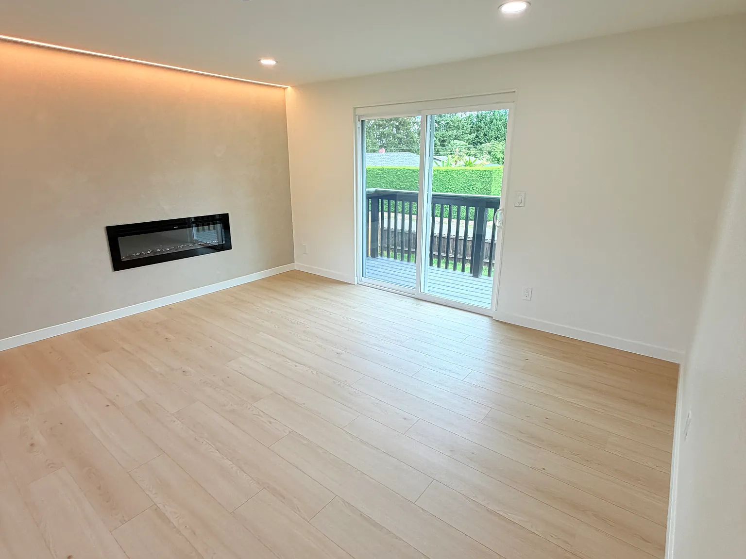 222 Chicago Blvd S — Photo 1