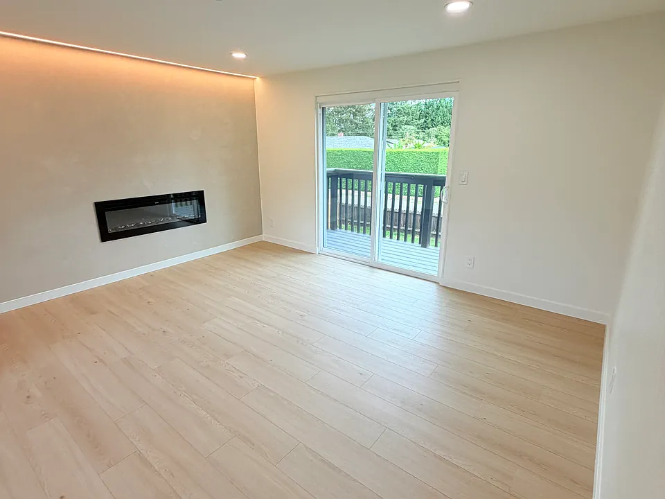 222 Chicago Blvd S #B