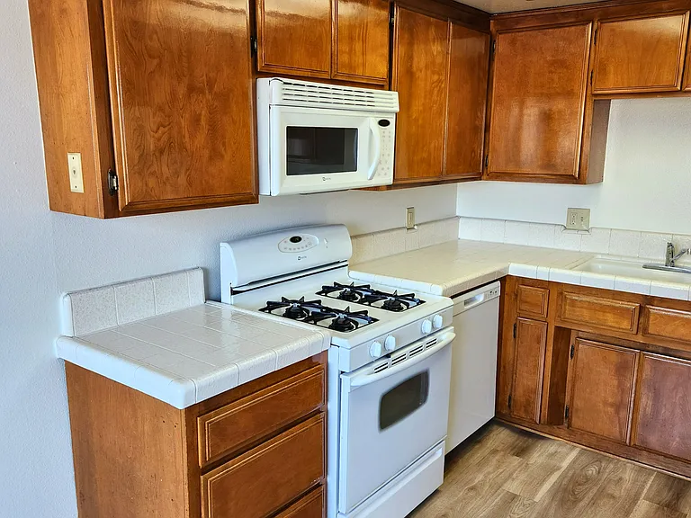 827 Grand Ave — Photo 12