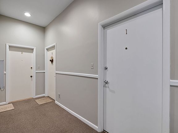 5th image of 162 Westwood Ave #1