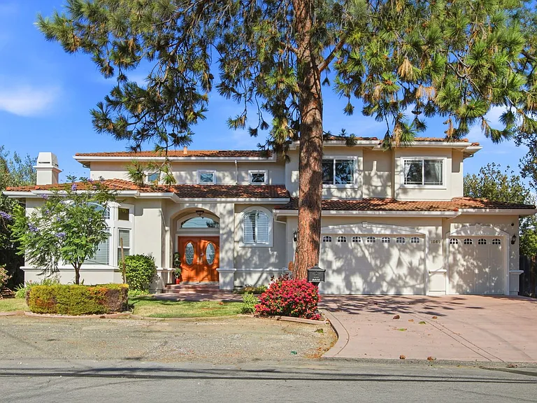 1367 Ramon Dr — Photo 2
