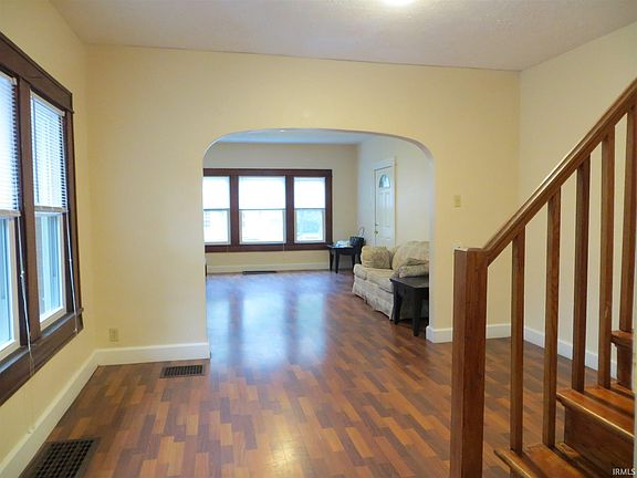 4th image of 119 S Bryan Ave