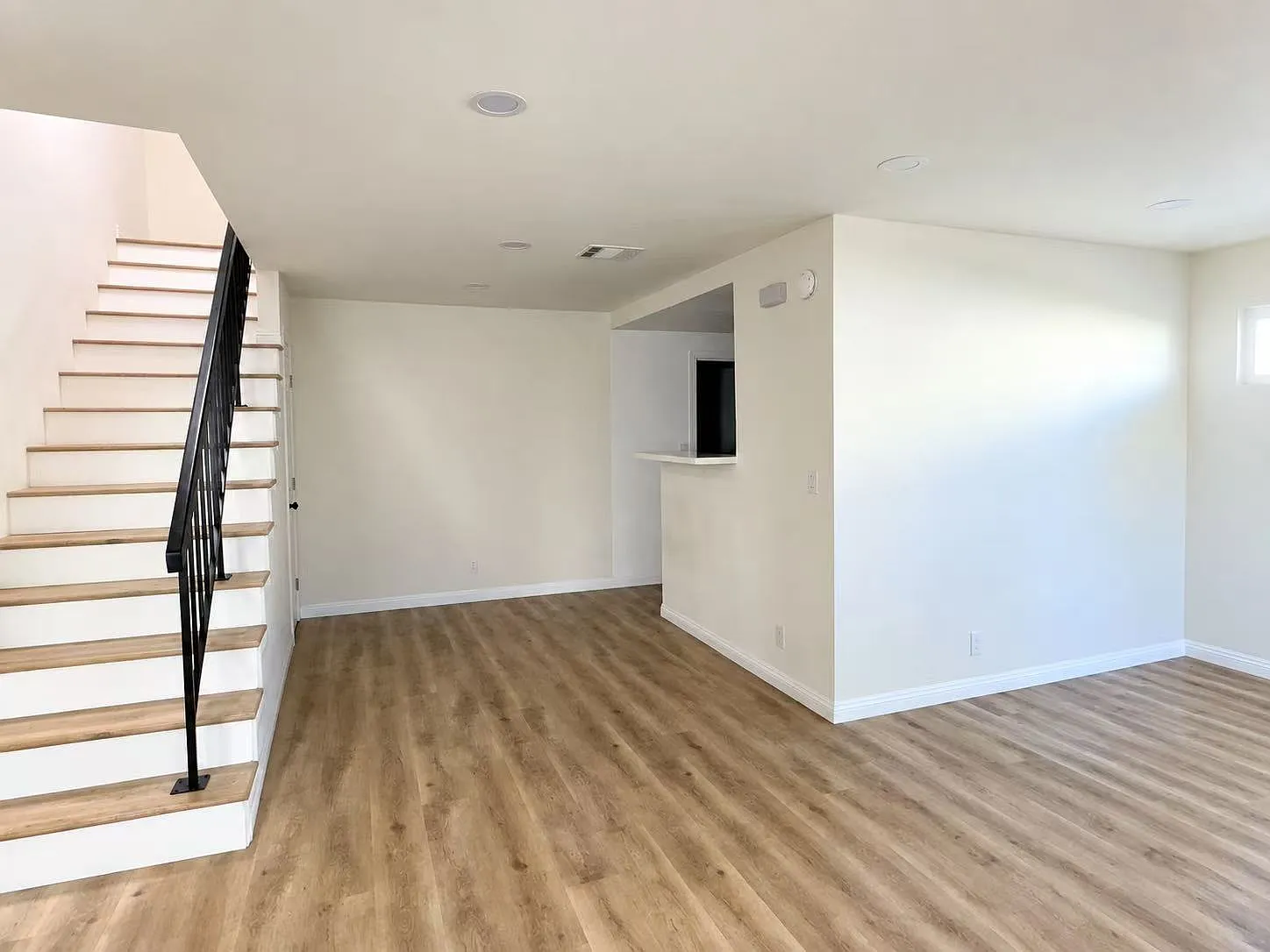 4 bed, 1353 sqft, $3,450 — Photo 3