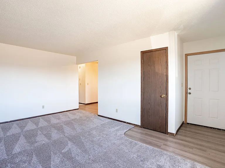 West Fargo, ND Parkwest Gardens | 11A | Living