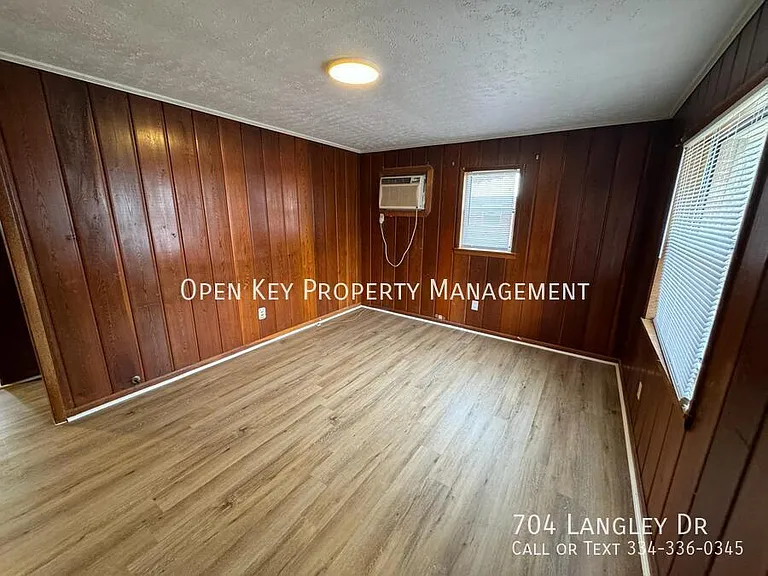 704 Langley Dr — Photo 16