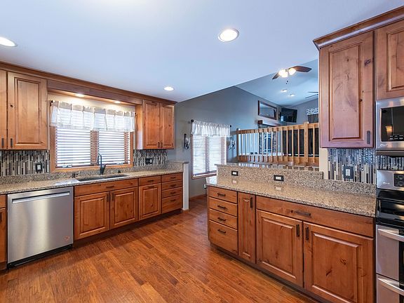 4th image of 212 Yarrow Hill Dr