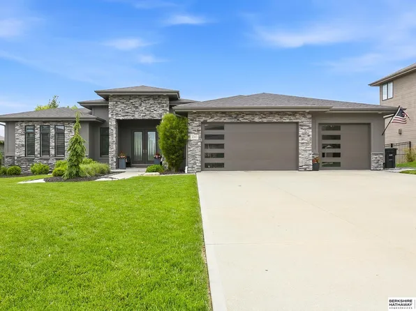 2010 S 214th St, Elkhorn, NE 68022