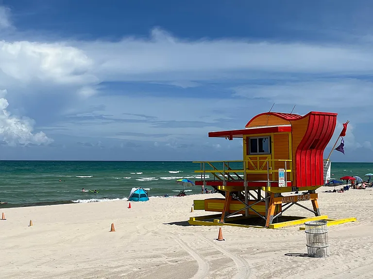 Walking distance to one of the best beaches where Full Moon is celebrated monthly.