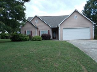 128 Elk Grove Dr, Auburn, GA