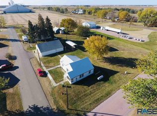 201 S 2nd St, Emery, SD 57332