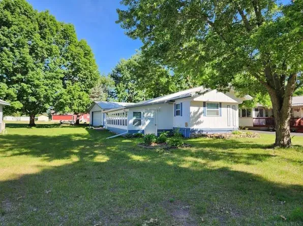 575 N Sunset View St, Harpers Ferry, IA 52146