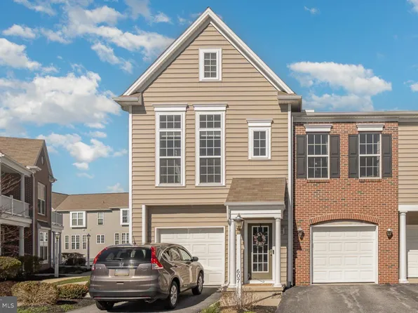 607 Darby Ct, Hummelstown, PA 17036