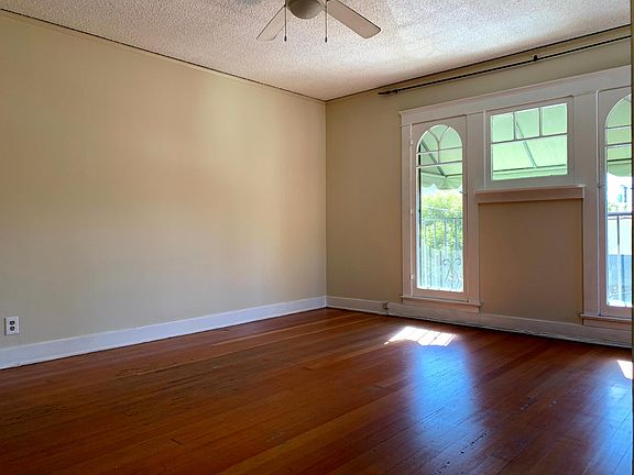 3rd image of 1108 1/2 Maple St