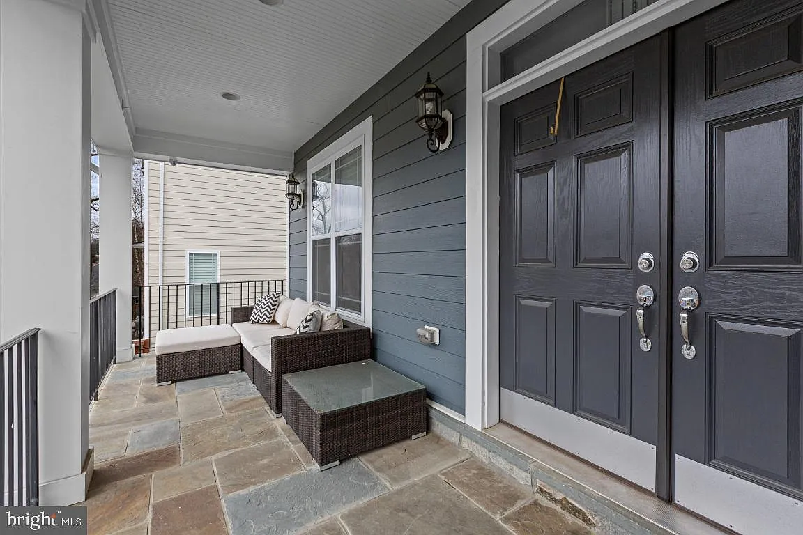 6 bed, 6438 sqft, $7,995 — Photo 3
