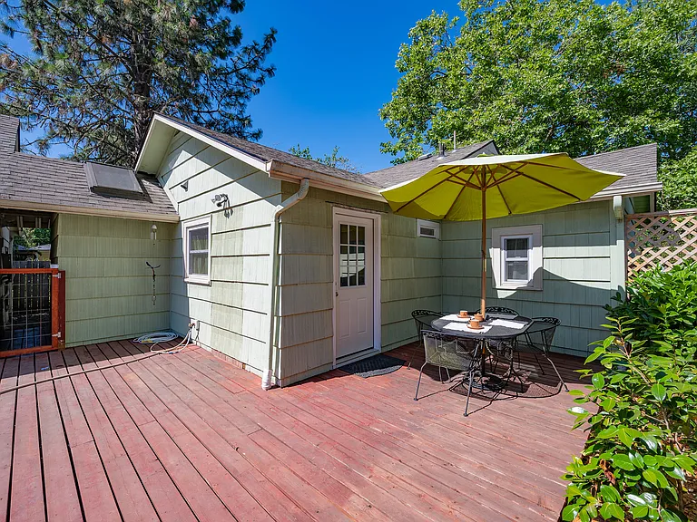 2431 Potter St — Photo 25