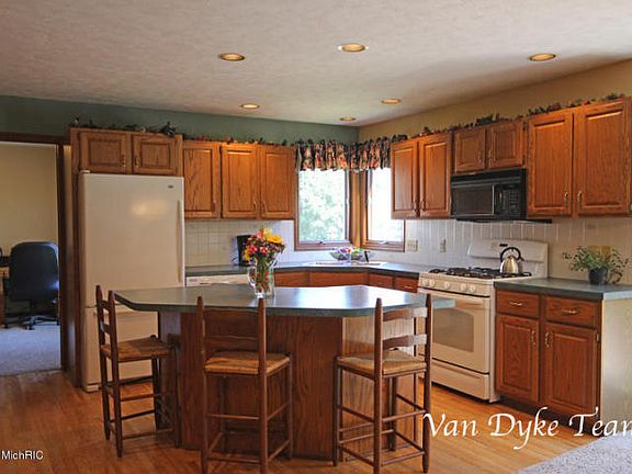 5th image of 8562 Woodruff Dr SW