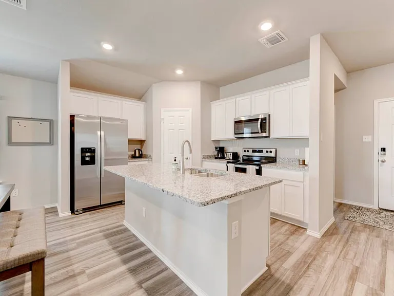 703 Winscott Ave — Photo 6