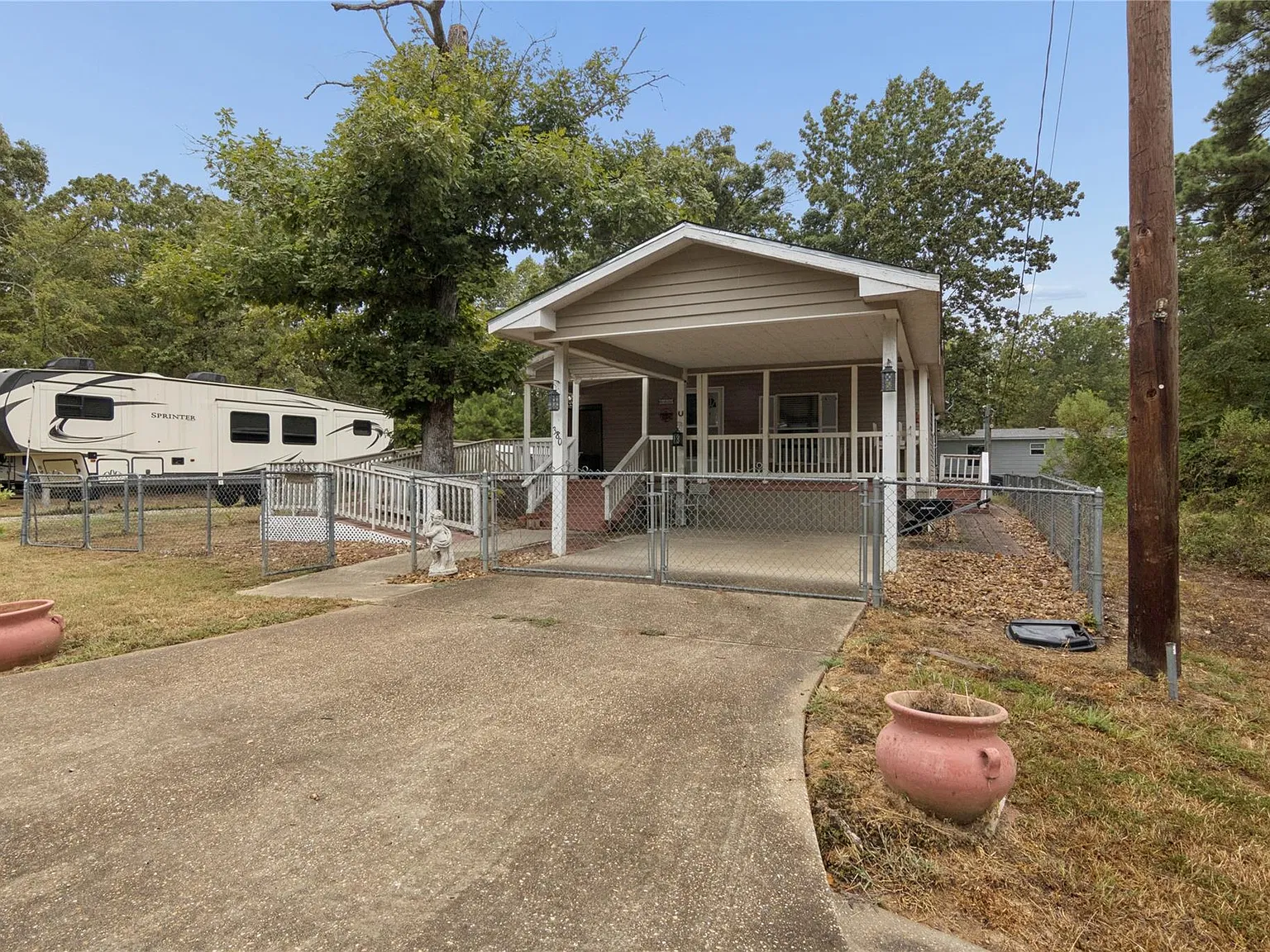 3 bed, 2.0 bath, 1232 sqft, $1,495 — Photo 3