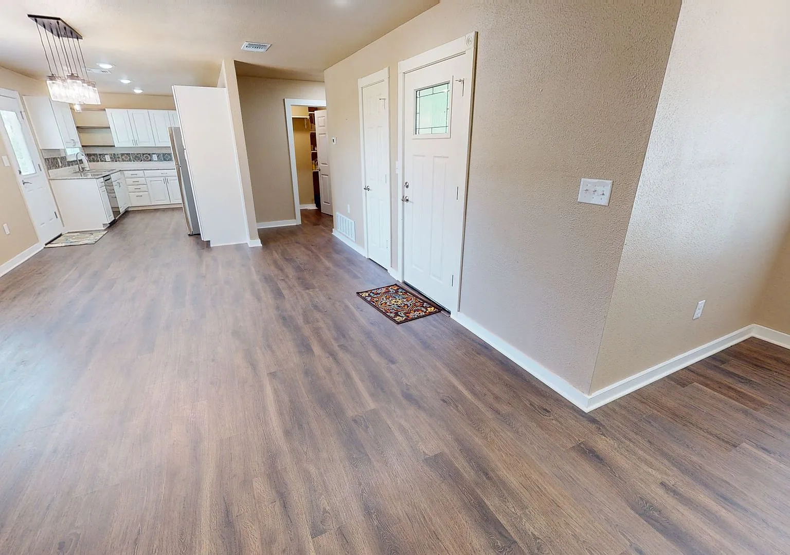 Stunning - 2 Bedroom 2 Bath In North Temple $1375 — Photo 3