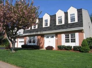 104 Cardinal Glen Cir, Sterling, VA 20164